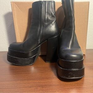 Cobra black Steve Madden size 6 woman